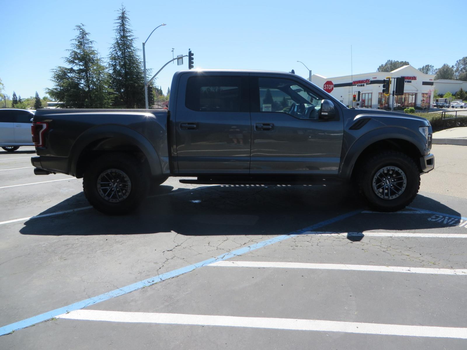 2019 CHARCOAL /BLACK Ford F-150 F-150 Raptor (1FTFW1RG6KF) with an 3.5L V6 ECOBOOST engine, automatic transmission, located at 2630 Grass Valley Highway, Auburn, CA, 95603, (530) 508-5100, 38.937893, -121.095482 - Photo #3